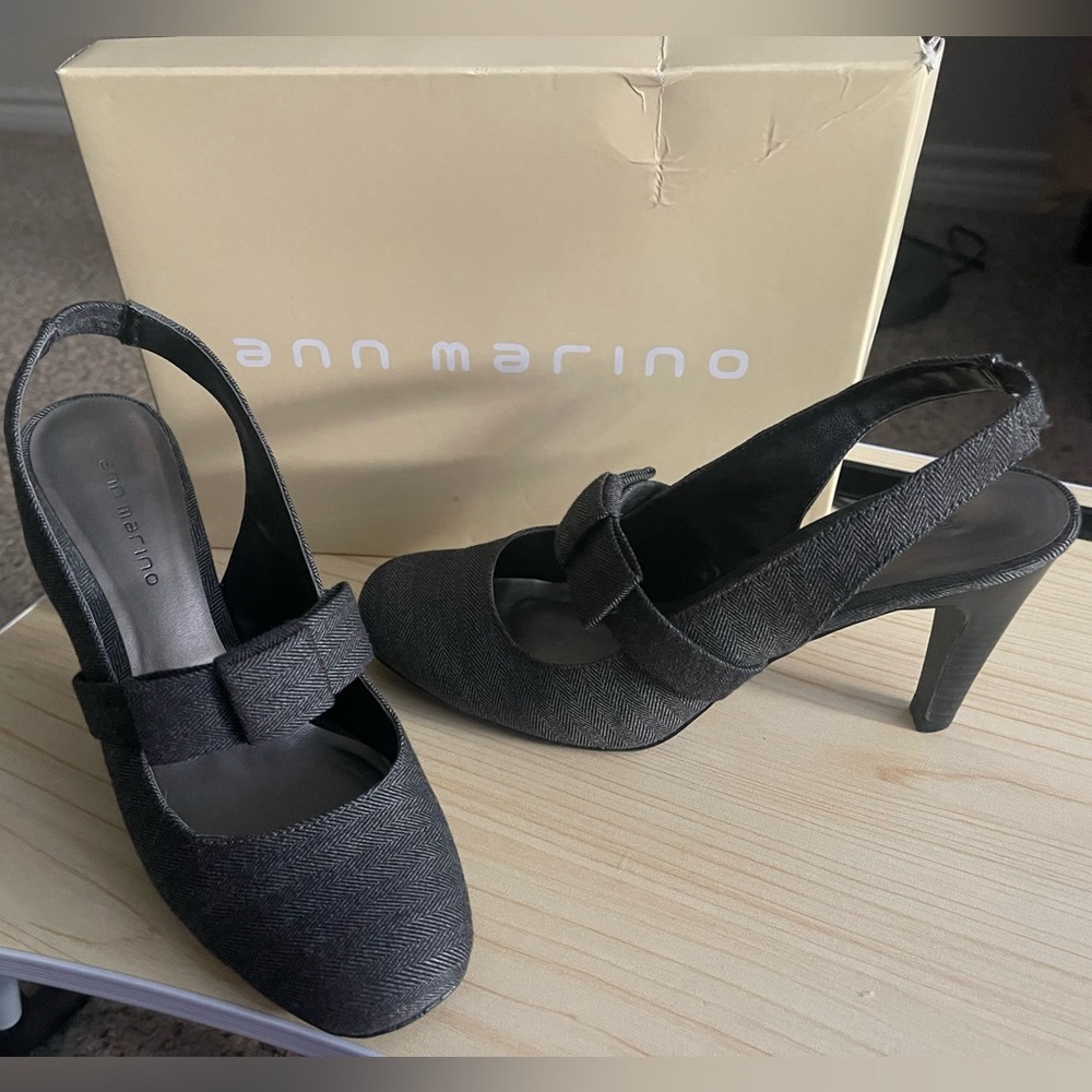 EUC ann marino Gray Fabric Slingback Heels